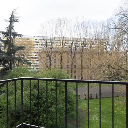 Bright With Balcony In 20th *